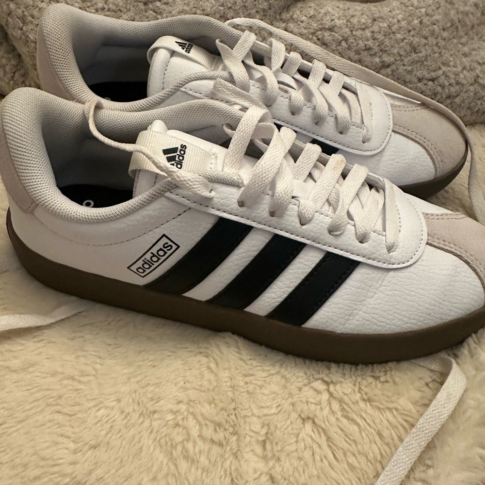 adidas Women’s VL Court 3.0 Sneaker - Picture 2 of 4